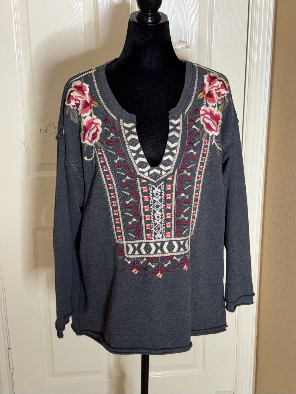 Johnny Was JWLA Plus Black Issioria Floral Embroidery Knit Sweatshirt Size 2X - Picture 2 of 9